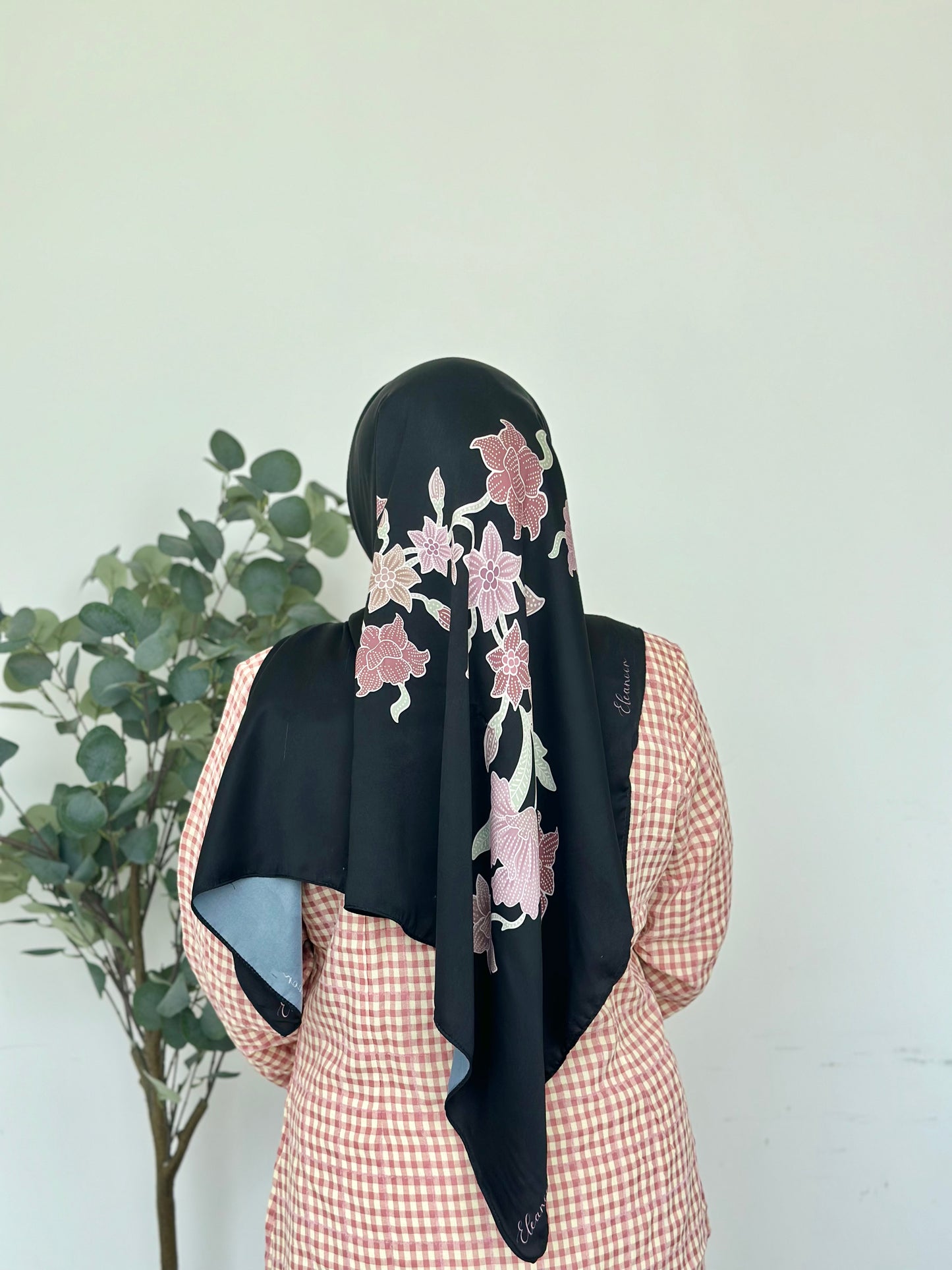 Batik in Matte Satin Square (Ivy)