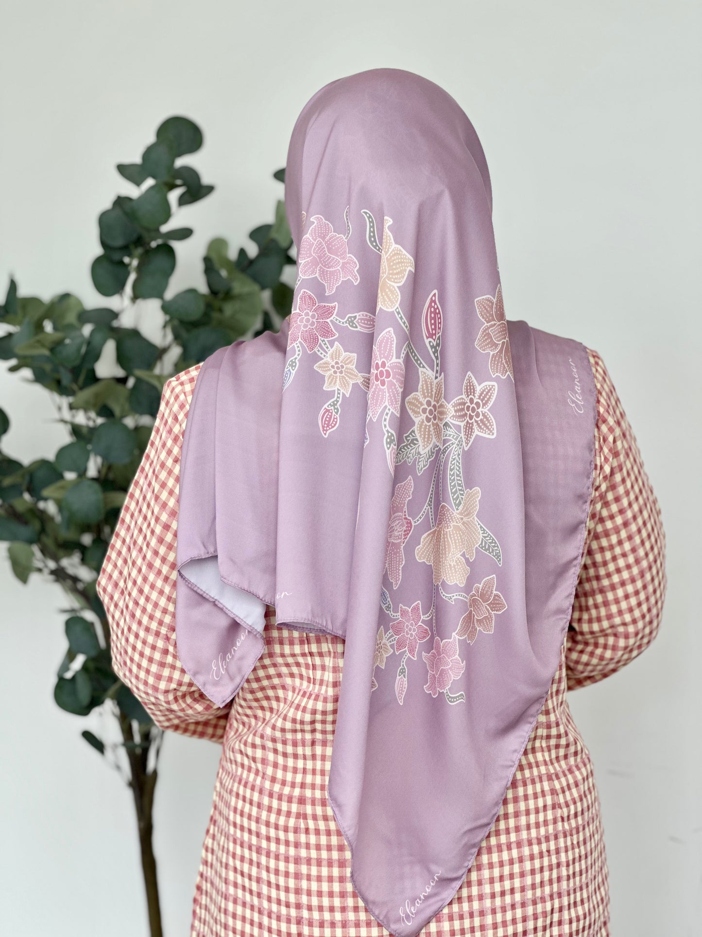 Batik in Matte Satin Square (Lily)