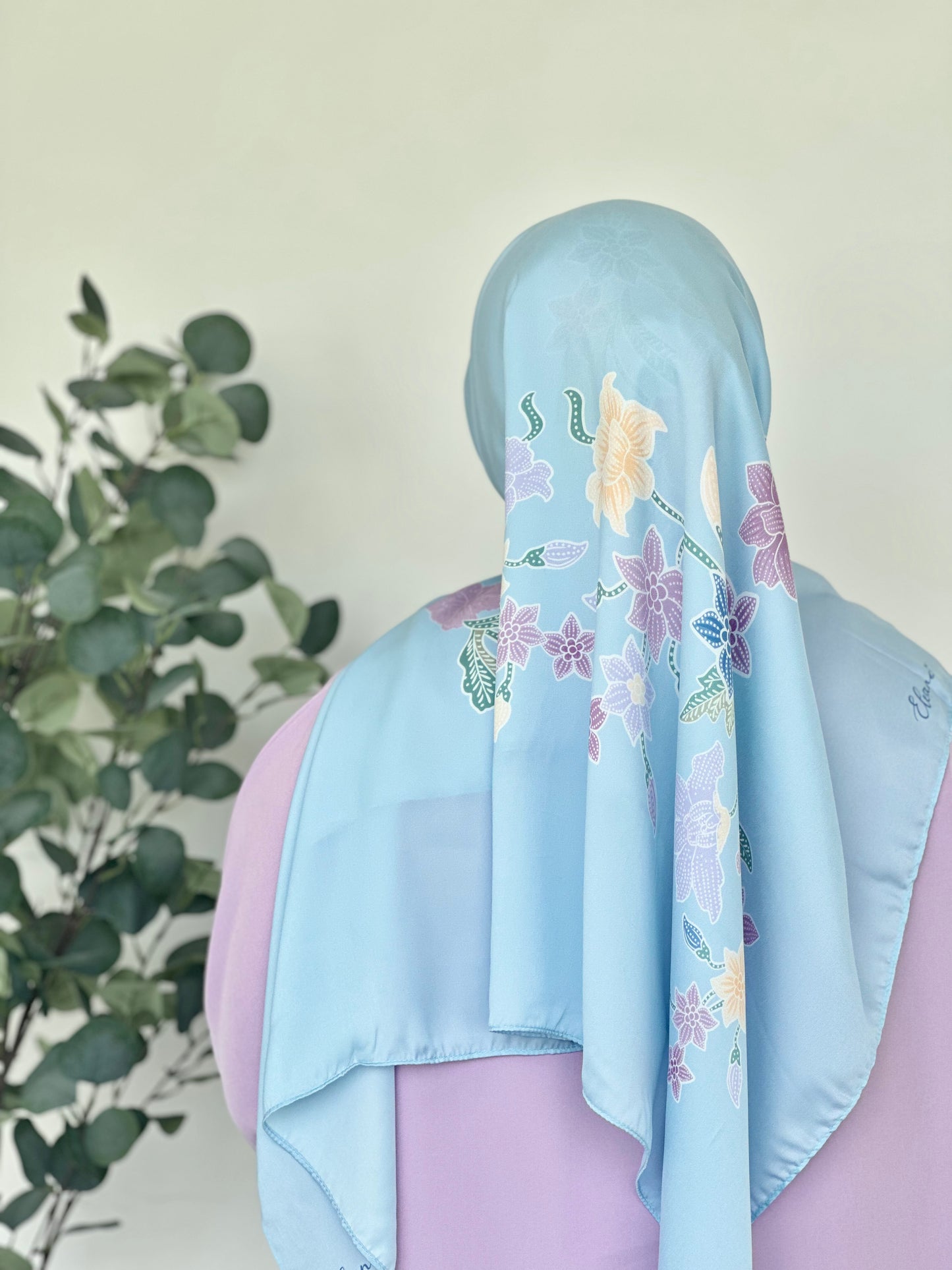 Batik in Matte Satin Square (Seri)